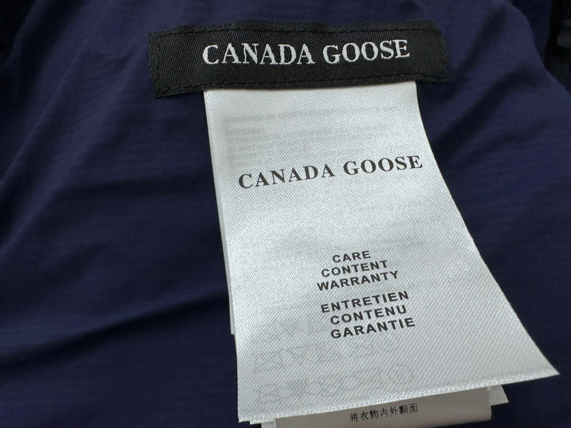 P840 [Canada Goose] Big Goose 5078 down jacket is different from the junk products in the market🗯️The same picture but different price means different versions ✅Don’t be fooled by the same copywriters and pirated picture gangs who mix and distribute high-luxury pictures at low prices. Once you receive it and compare the quality, you will know where the difference is. Don’t lie. Look for the terminal. I don’t guarantee that my products are the cheapest, but I definitely guarantee that they are worth every penny of your hard-earned money! Canada Goose down jacket top version, warm and cold-resistant, nice upper body effect, super lightweight, size: XS-XL